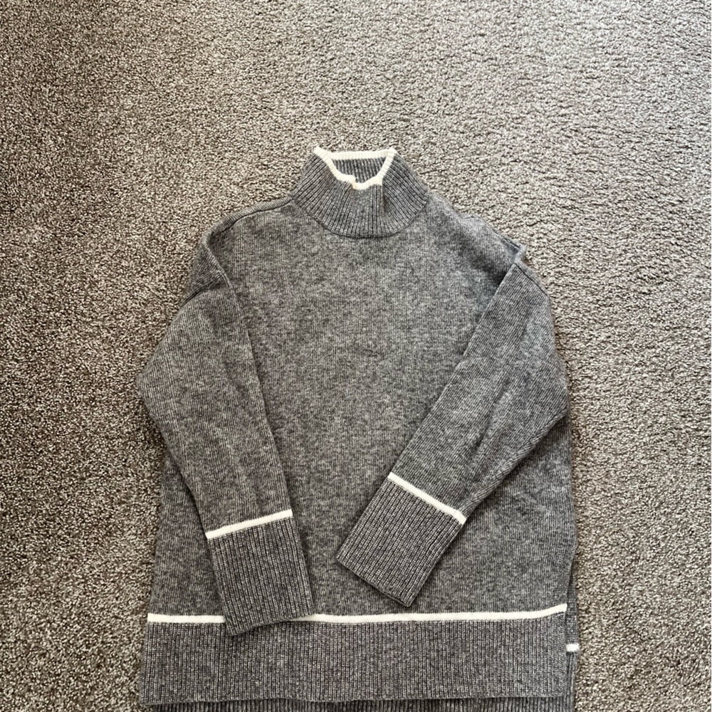 Express Gray and White Knit Sweater